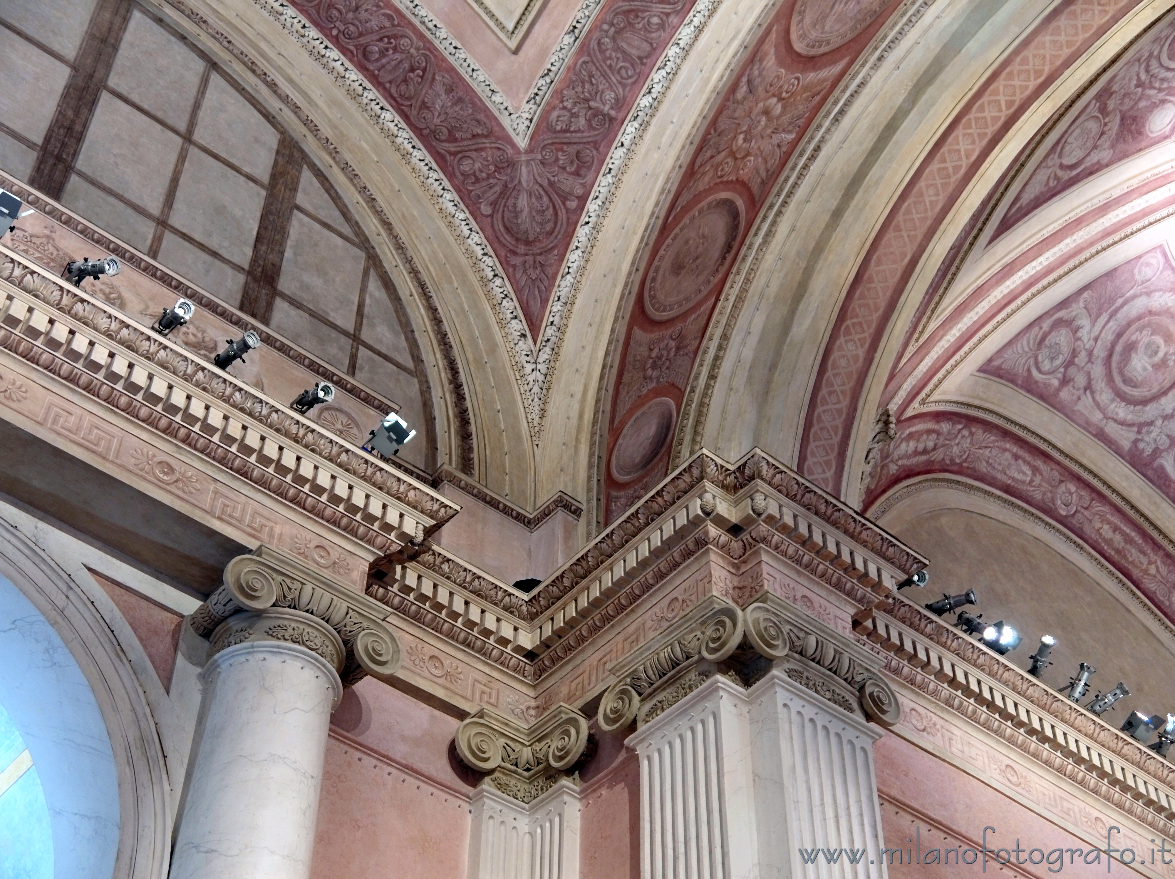 Milano - Decorazioni negli interni della Chiesa di San Gottardo in Corte